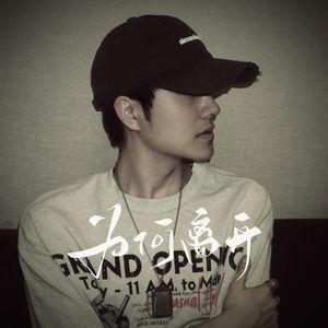 后进白嫩美女大白屁股
